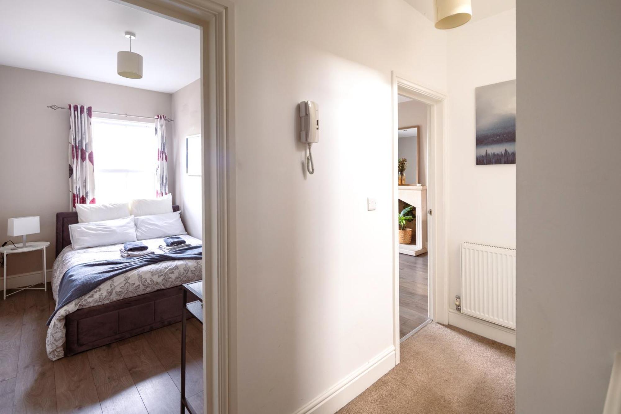 Family Home In Central Guildford With Parking Exterior foto